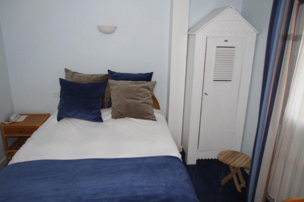 Hotel Le Suroit Perros-Guirec Zimmer foto